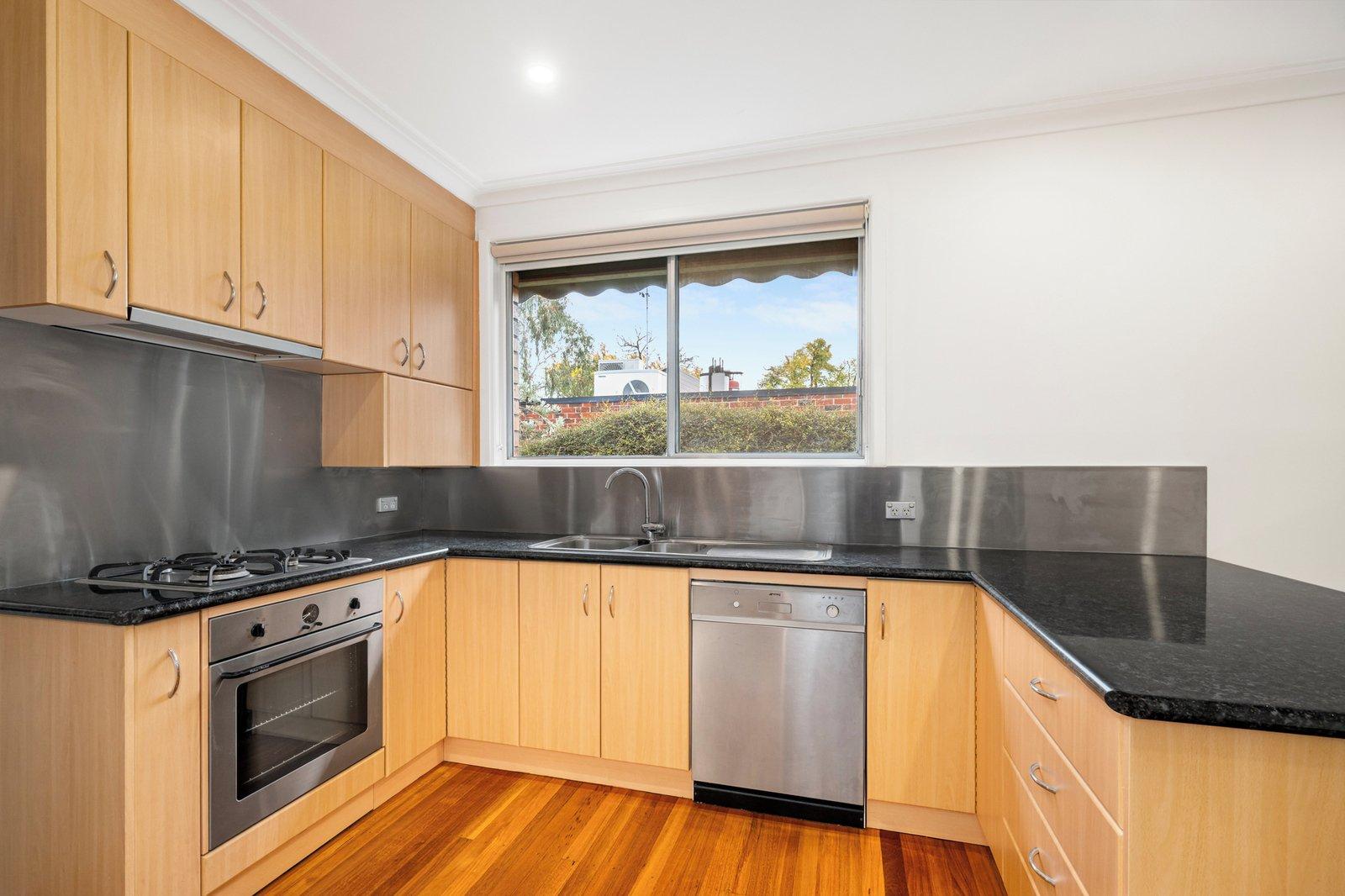 4/10 Hyton Crescent, Kew, 3101
