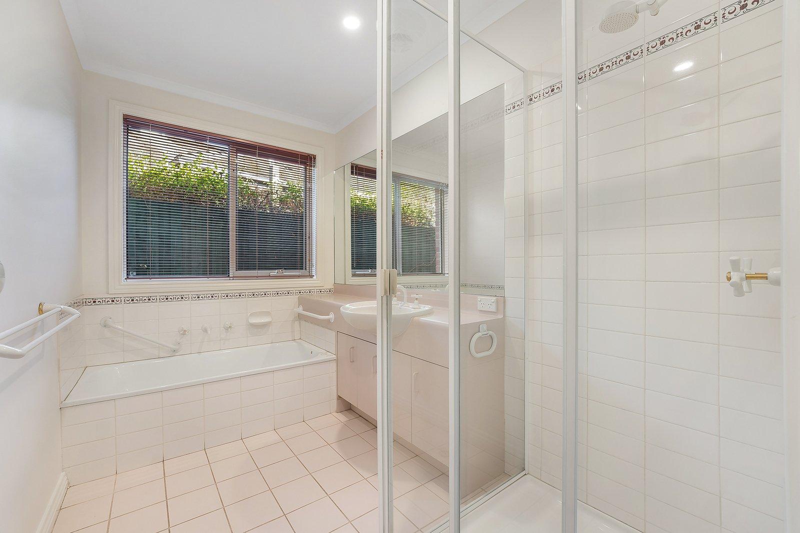 42 Vaughan Crescent, Kew East, 3102