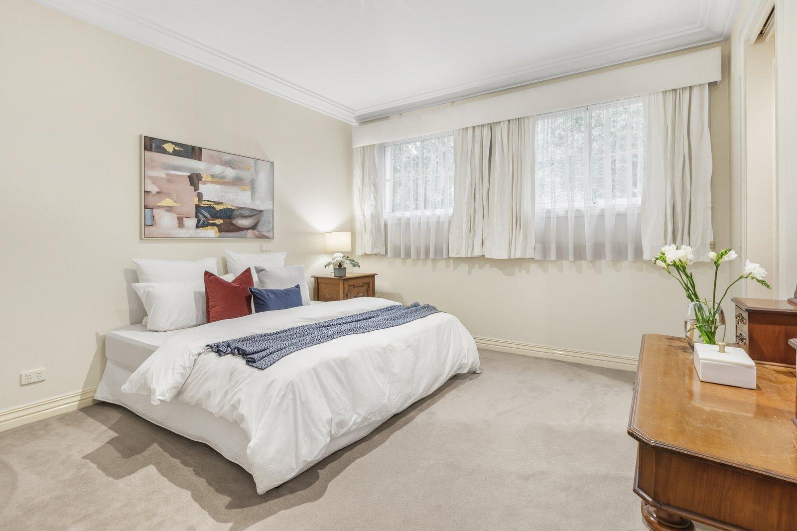 4/2a Struan Street, Toorak, 3142
