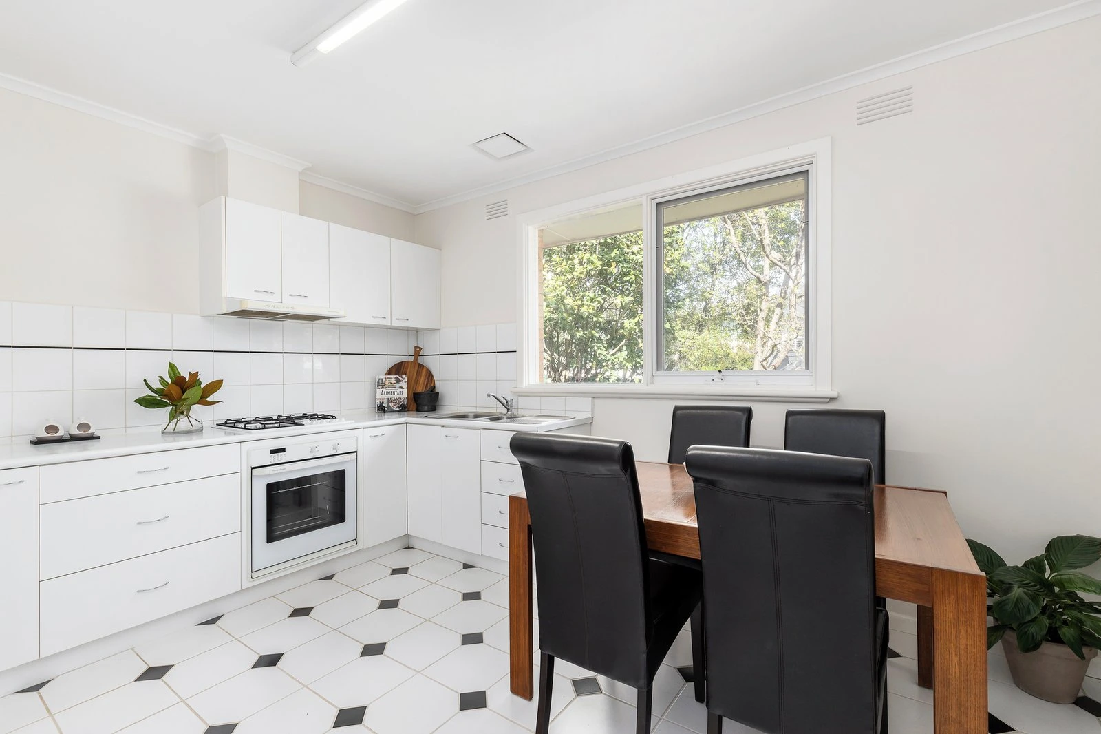 4/31 Faversham Road, Canterbury, 3126