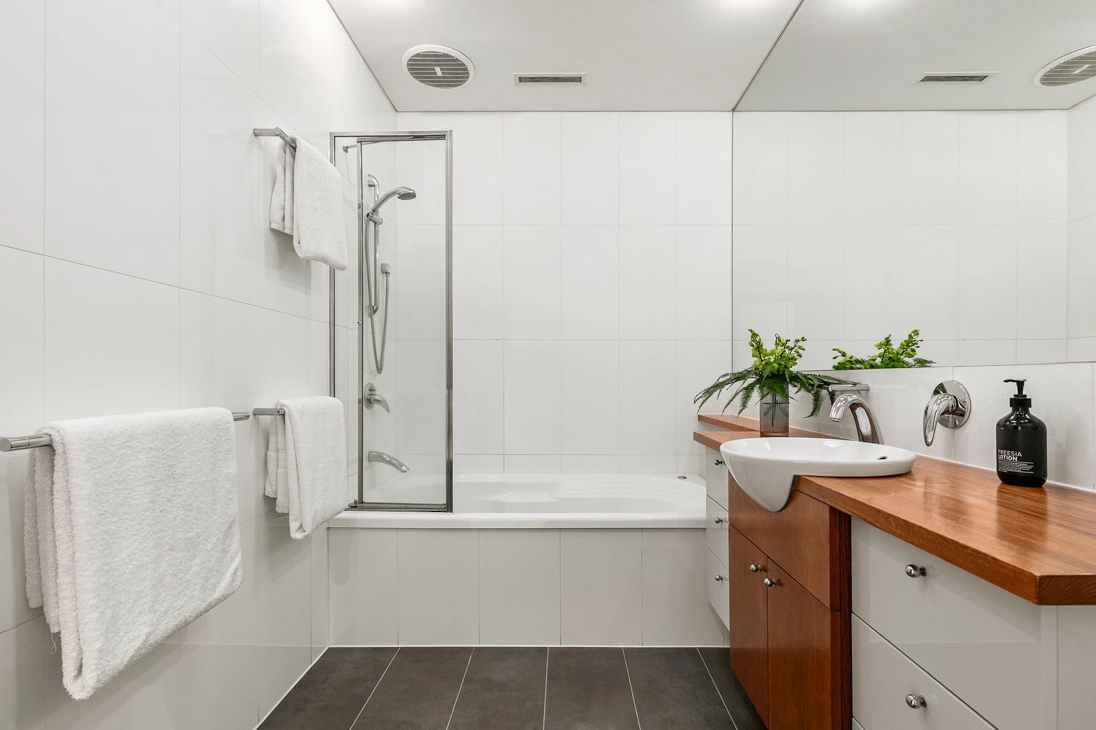 5 Tivoli Place, South Yarra, 3141
