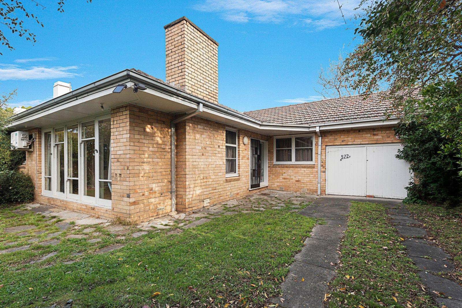 572 Whitehorse Road, Surrey Hills, 3127