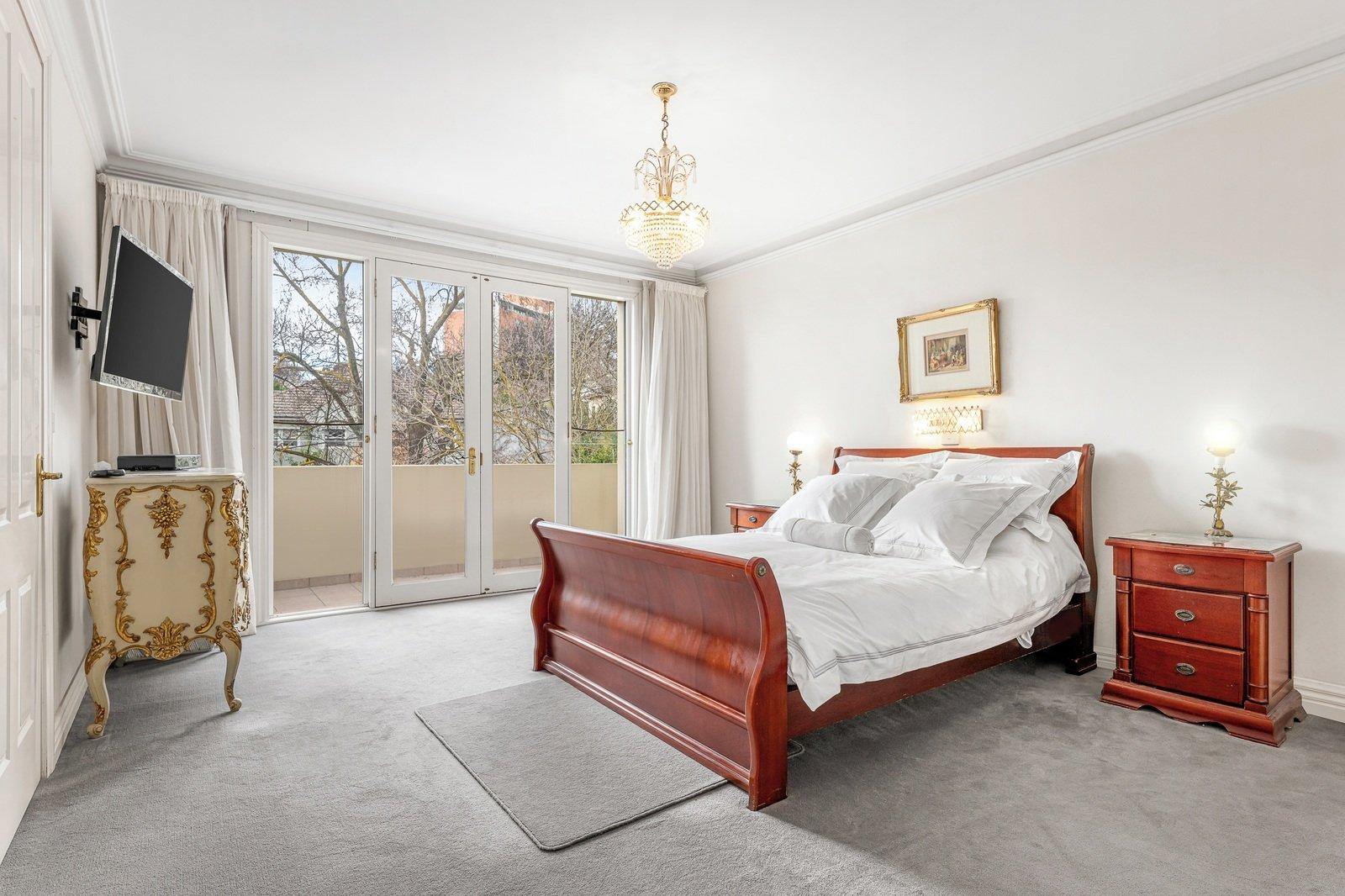 5A Yarradale Road, Toorak, 3142