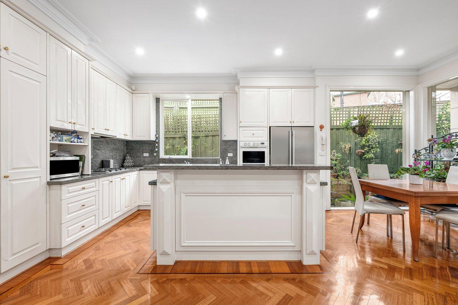 5A Yarradale Road, Toorak, 3142