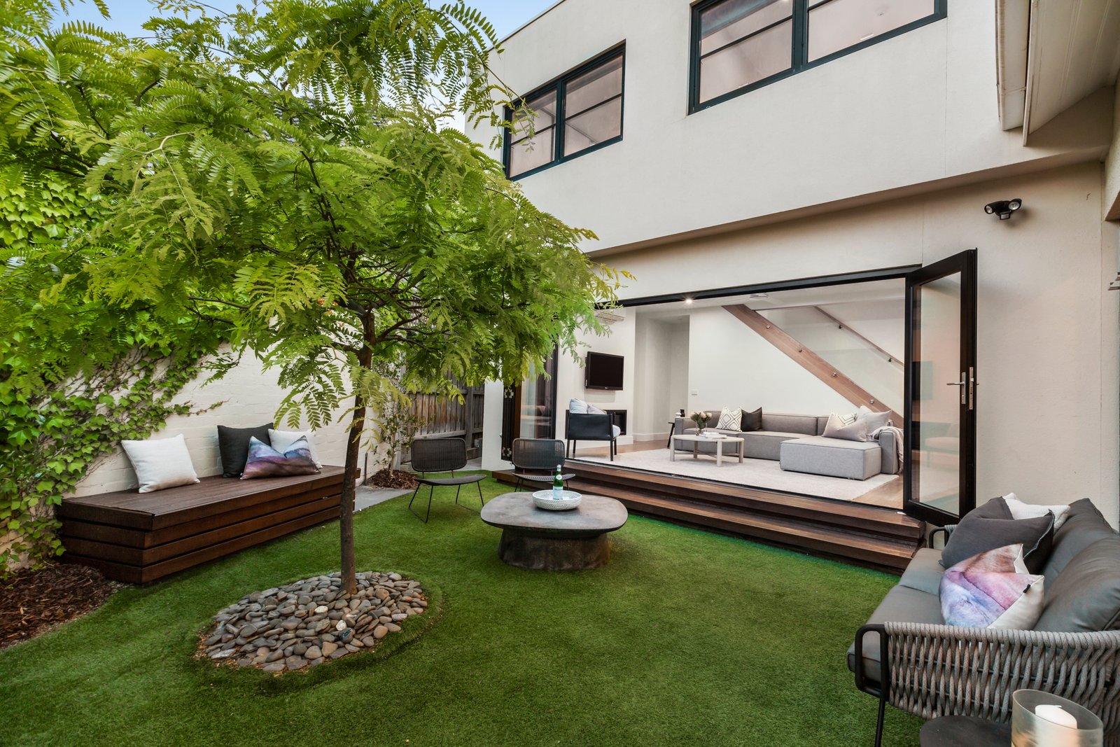 6 Kelvin Court, Prahran, 3181