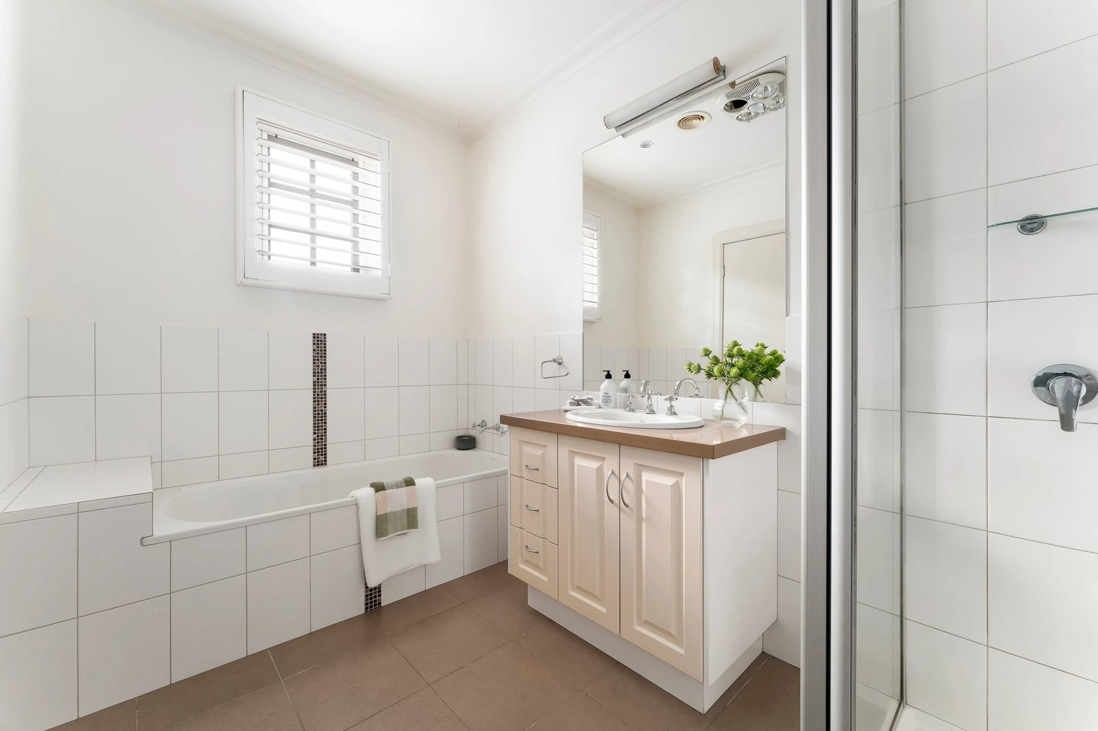7 Sutton Parade, Mont Albert North, 3129