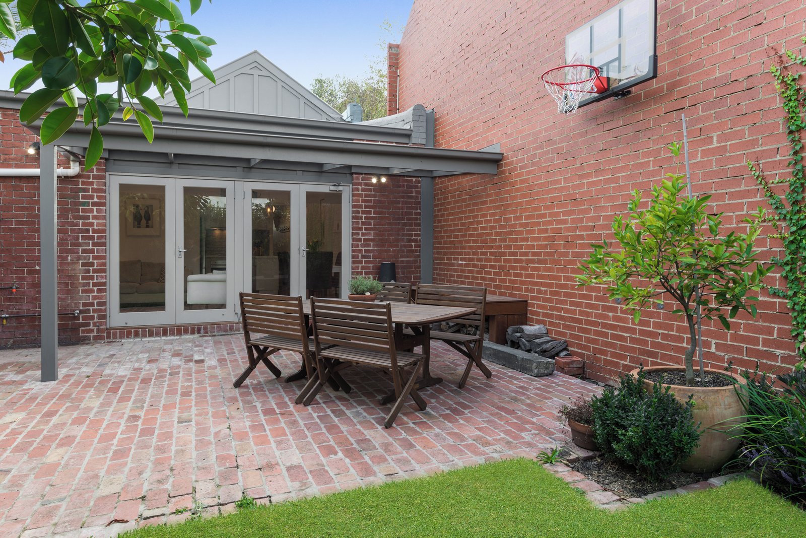 76 Commercial Road, Prahran, 3181