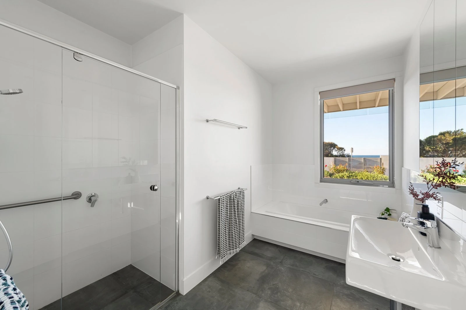 817 Esplanade, Mornington, 3931