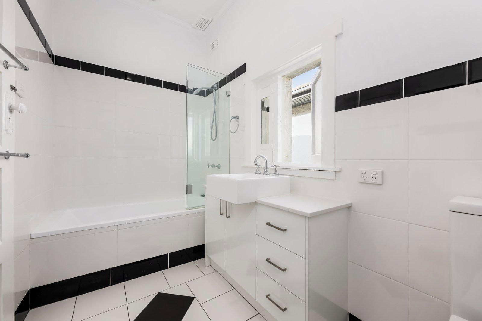 8/4 Loch Street, St Kilda West, 3182