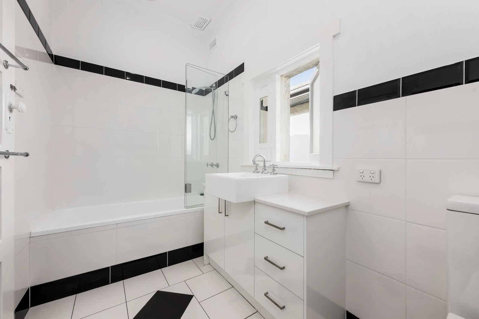 8/4 Loch Street, St Kilda West, 3182
