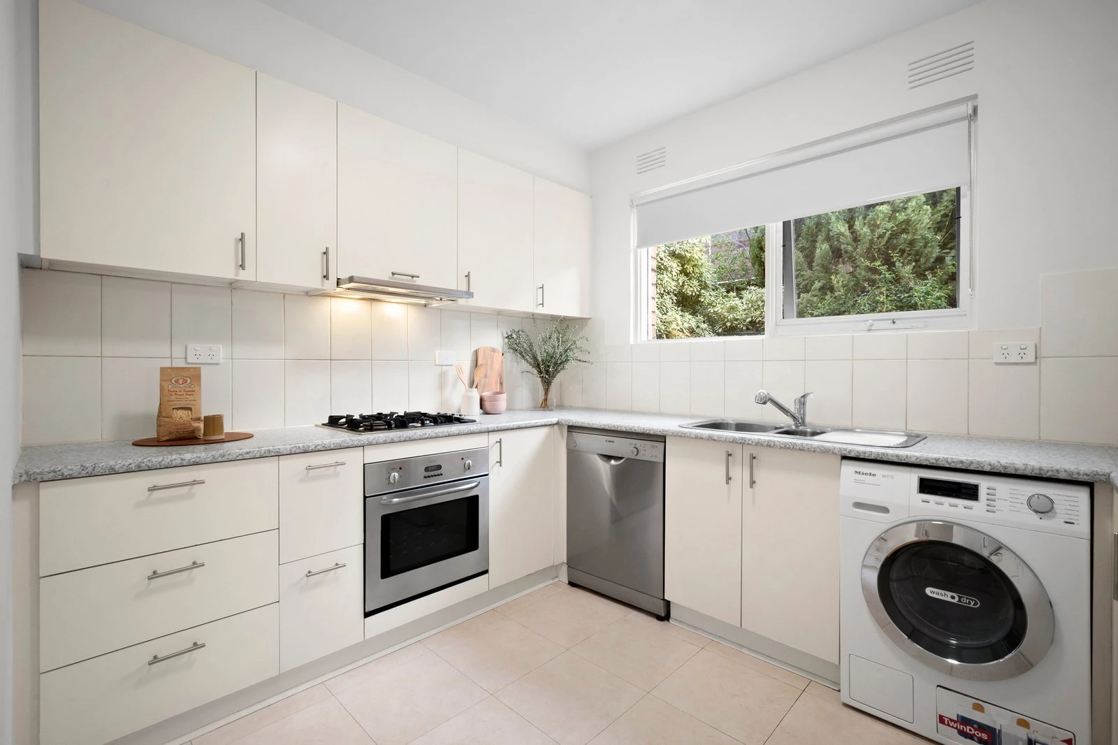 8/8 Westbury Street, St Kilda East, 3183