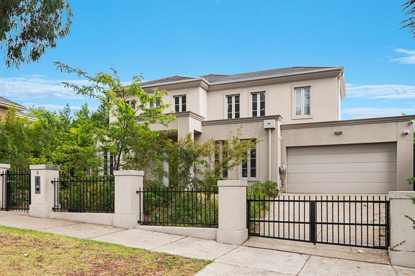 9 Manniche Avenue, Mont Albert North, 3129