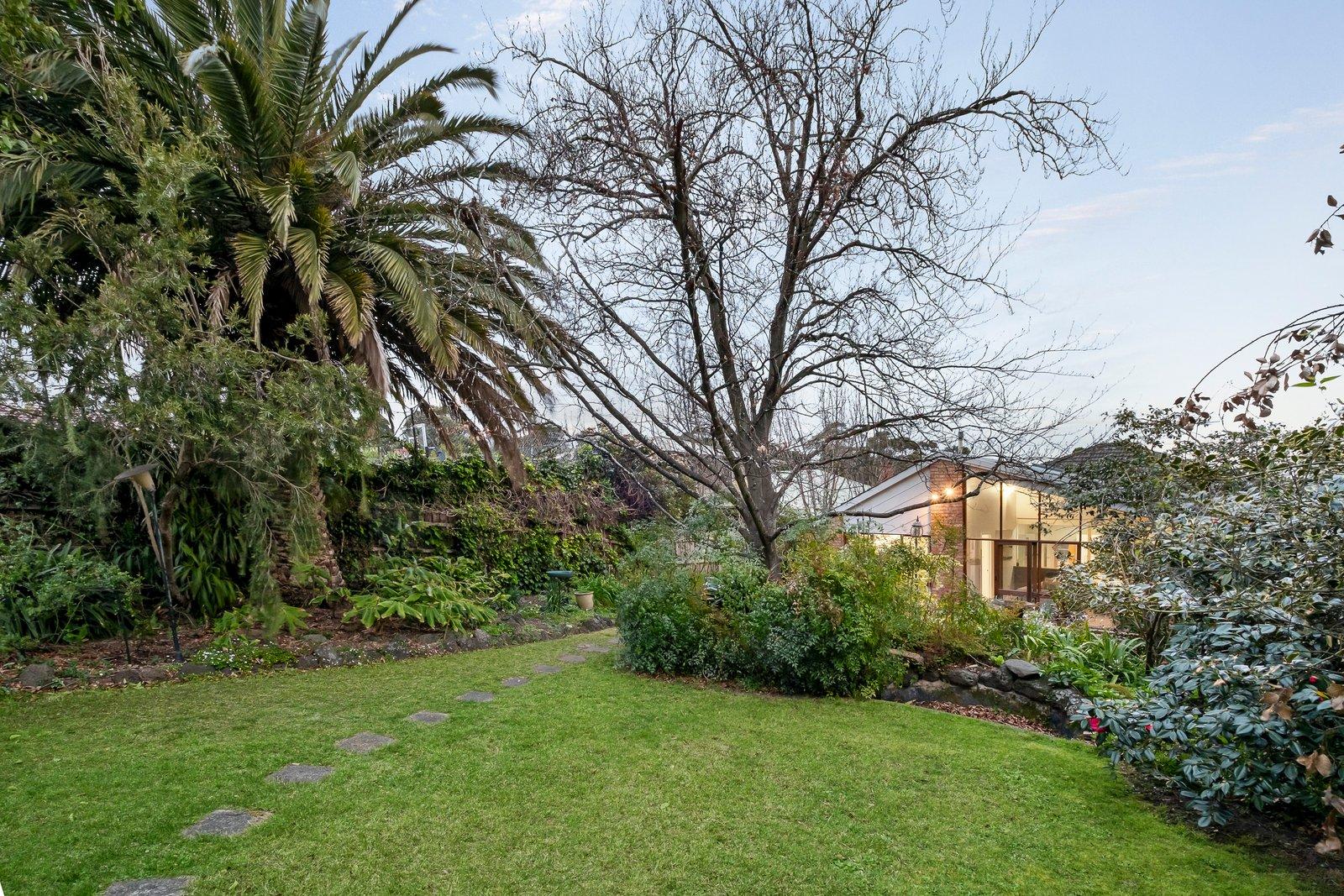 10 Carrick Street, Mont Albert, 3127
