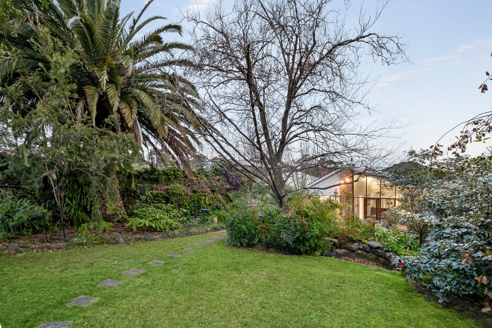 10 Carrick Street, Mont Albert, 3127
