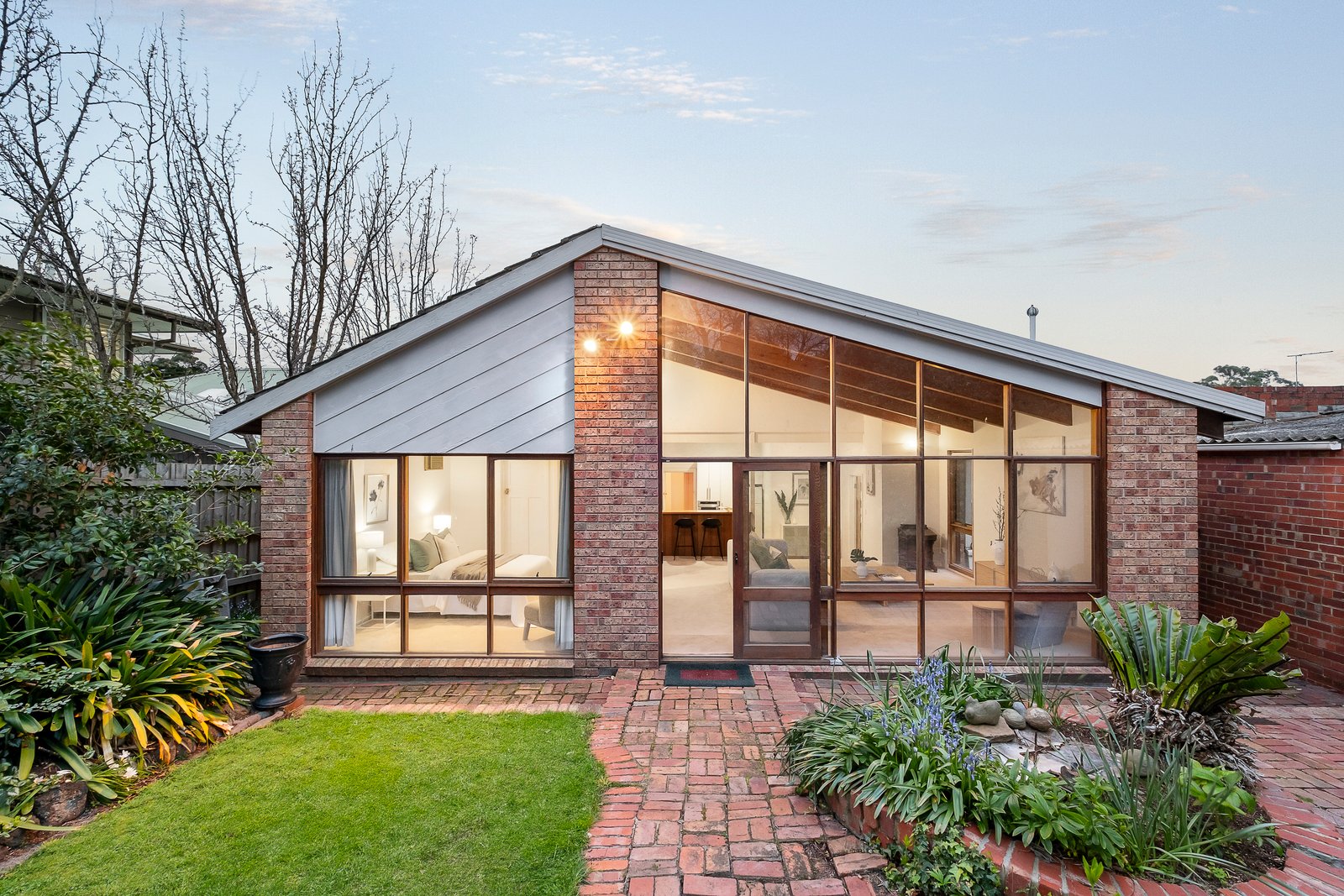 10 Carrick Street, Mont Albert, 3127