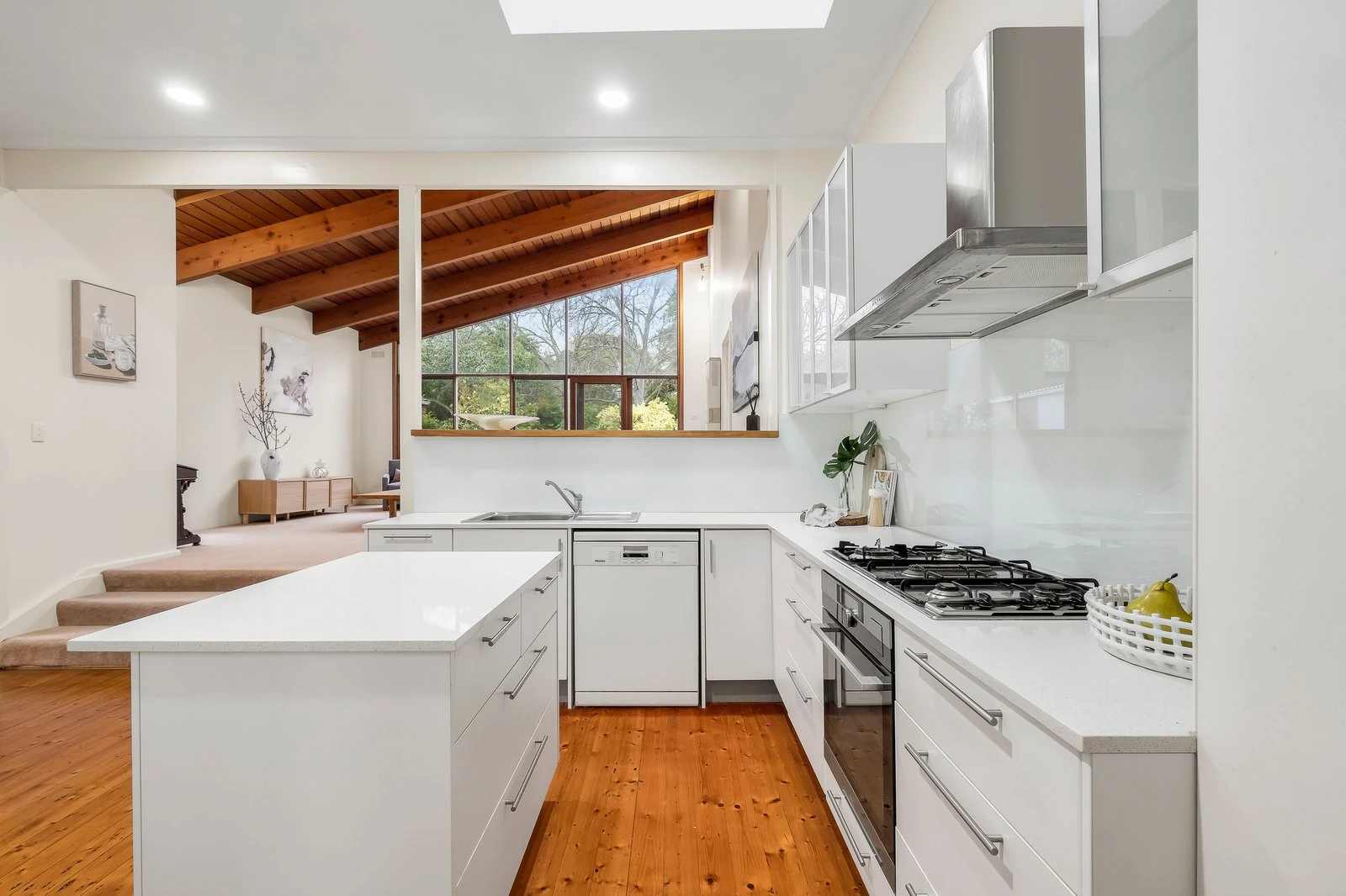 10 Carrick Street, Mont Albert, 3127
