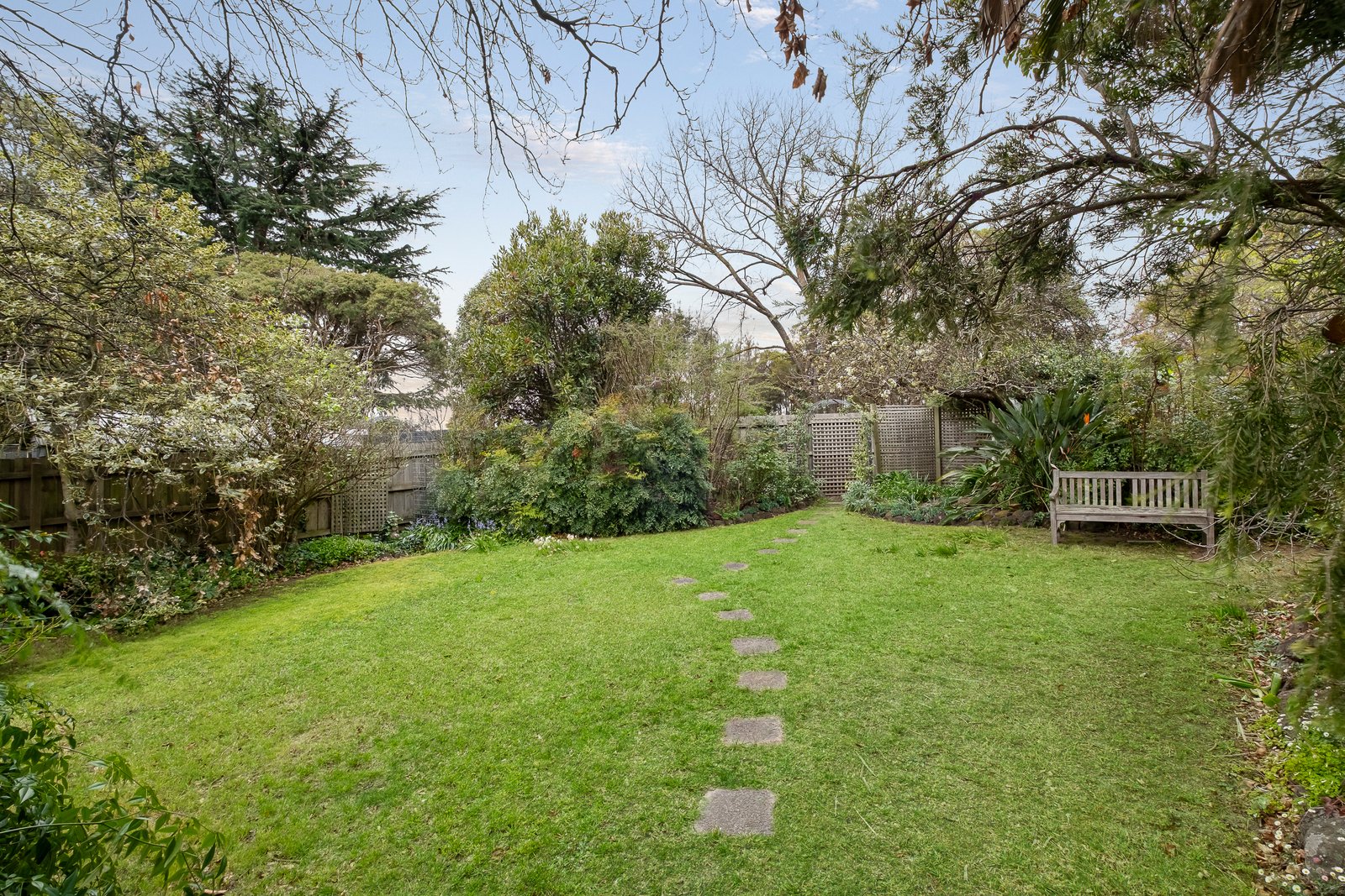 10 Carrick Street, Mont Albert, 3127