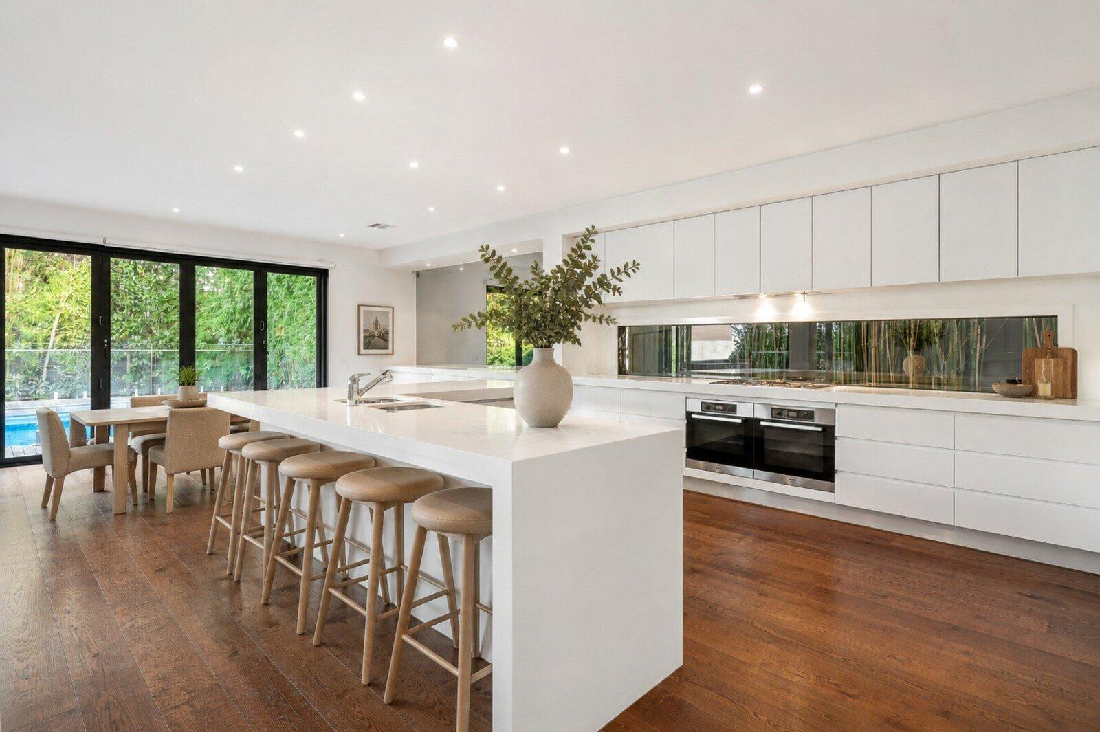 10 Glyndebourne Avenue, Toorak, 3142