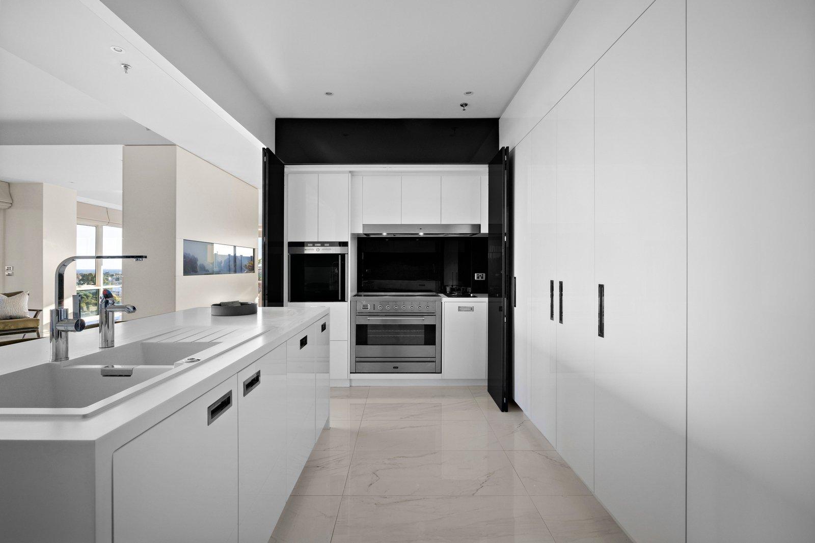 1002/15 Queens Road, Melbourne, 3004