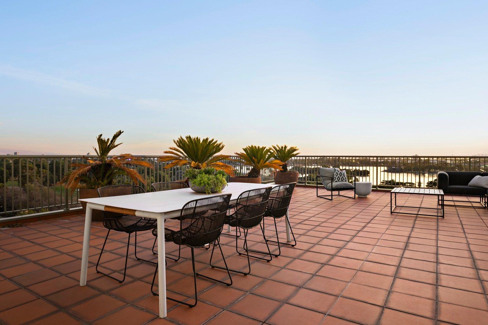 1002/15 Queens Road, Melbourne, 3004