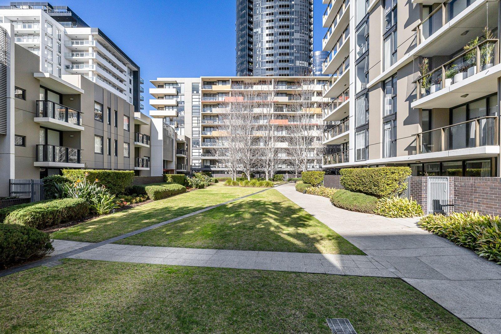 1003/800 Chapel Street, South Yarra, 3141