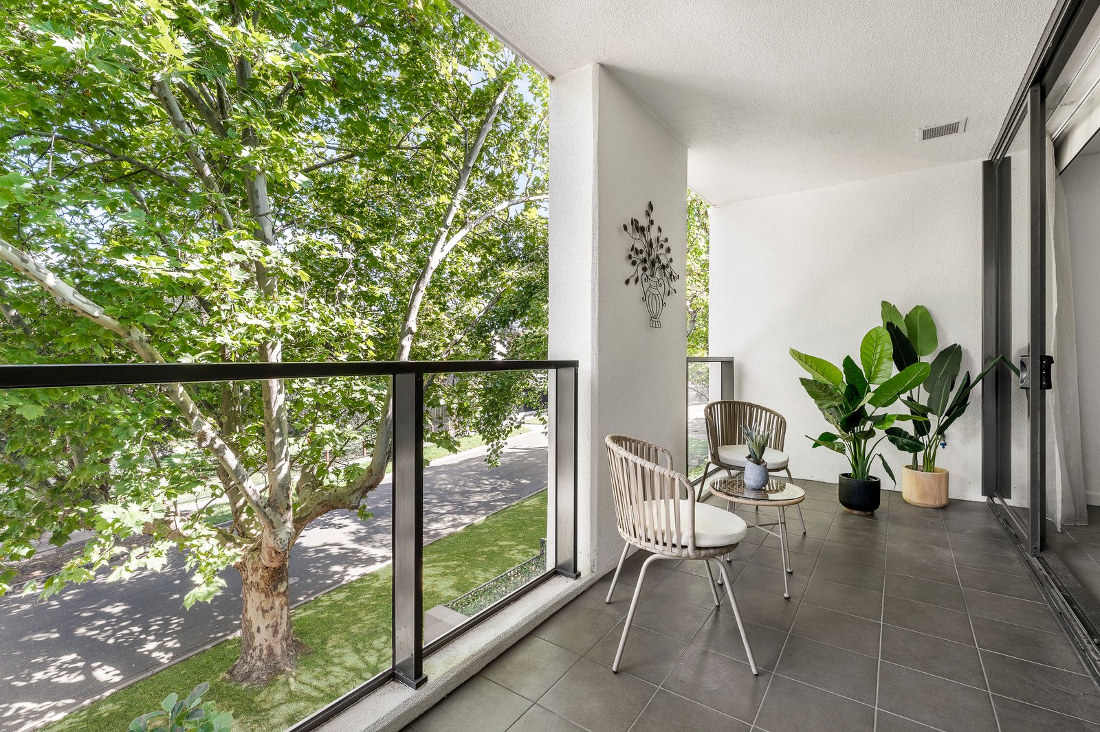 102/53 Chaucer Crescent, Canterbury, 3126