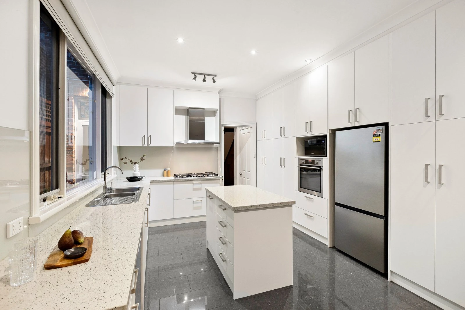 102 Beaconsfield Parade, Albert Park, 3206