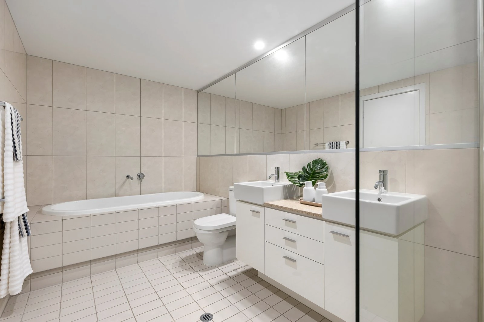 102/188 Canterbury Road, Canterbury, 3126