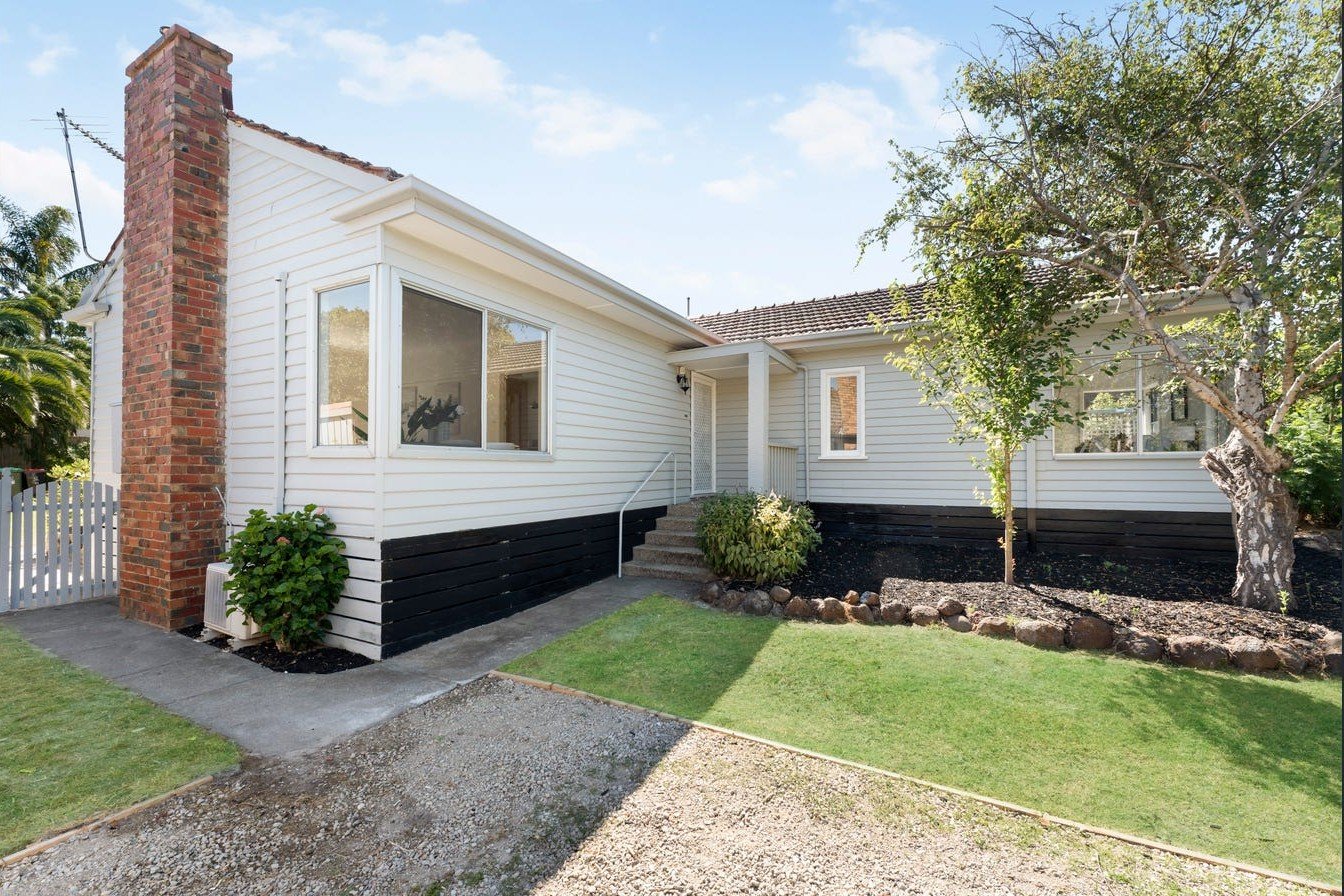 11 Stuart Avenue, Cheltenham, 3192