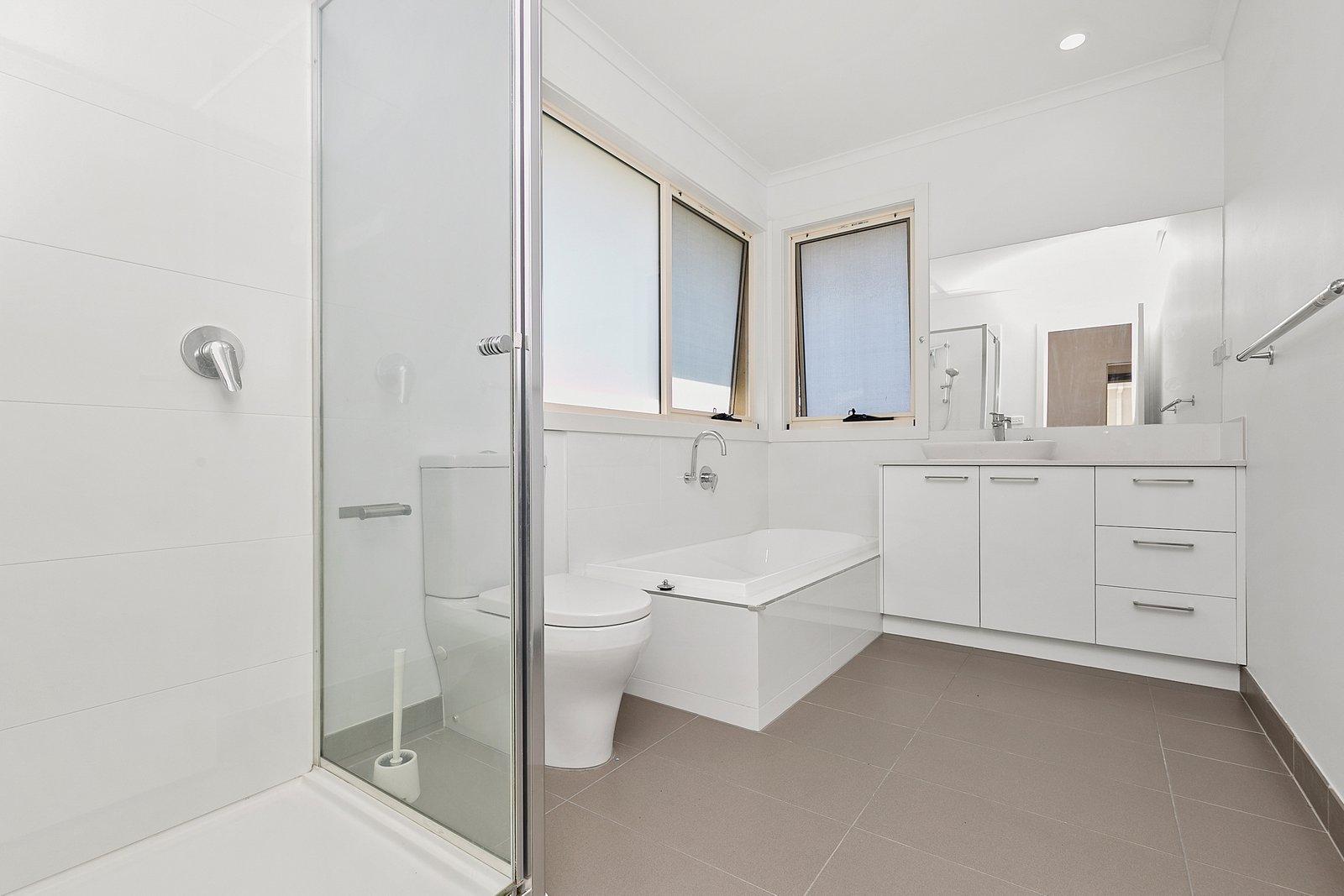 1/10 Central Avenue, Burwood, 3125
