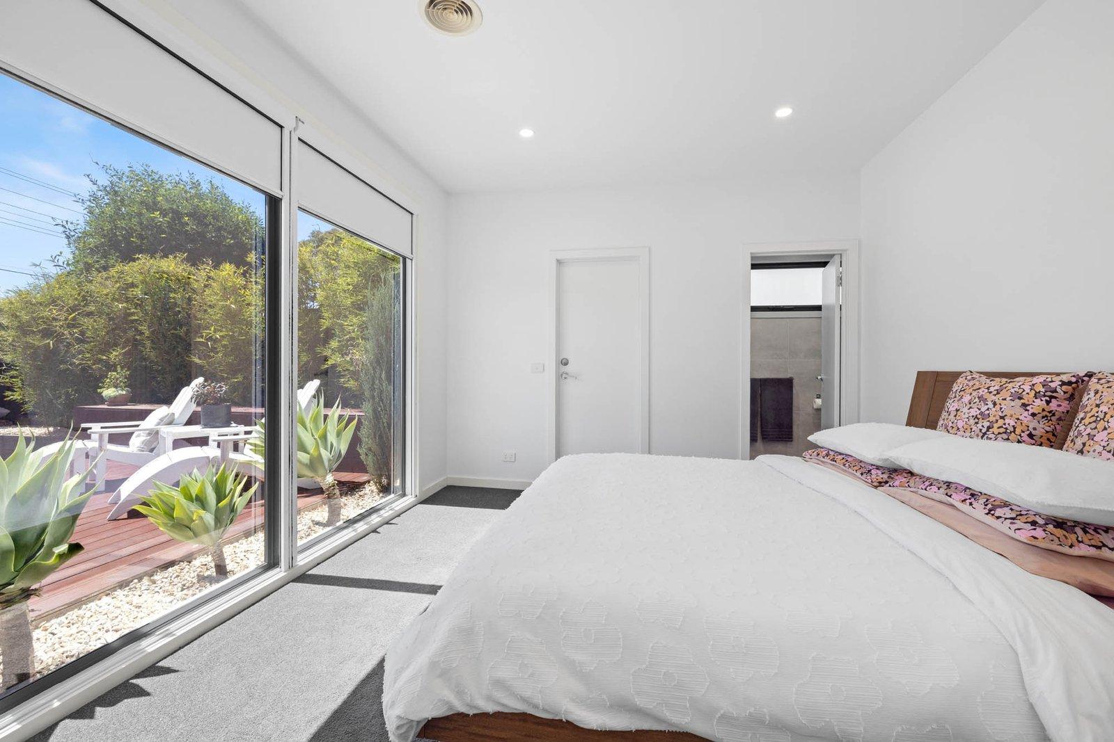 1/18 Van Ness Avenue, Mornington, 3931