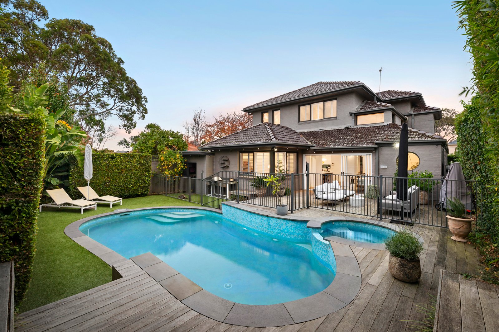 12 Canberra Grove, Brighton East, 3187