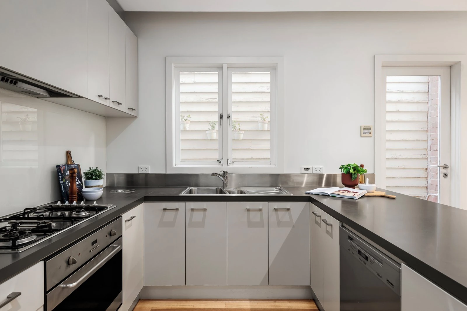 12 Colvin Grove, Hawthorn, 3122