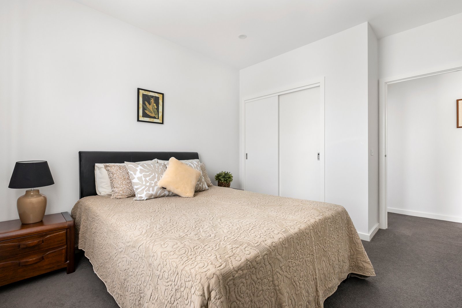 1/24 Greendale Road, Doncaster East, 3109