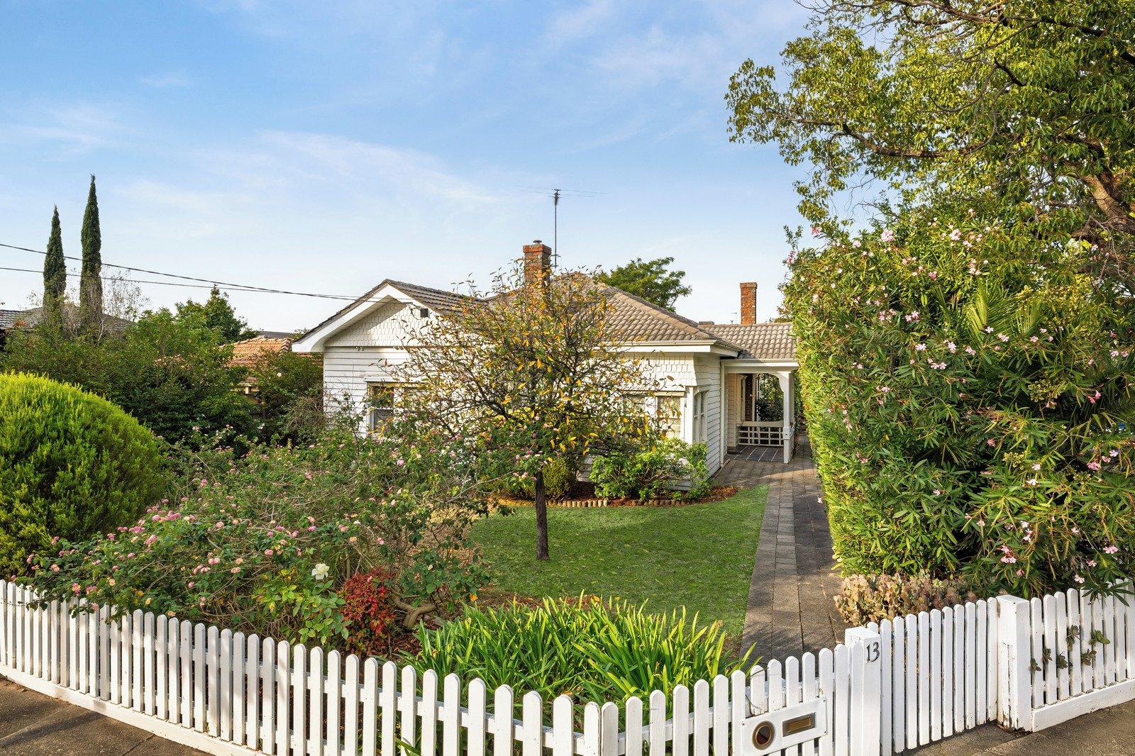 13 Walerna Road, Glen Iris, 3146