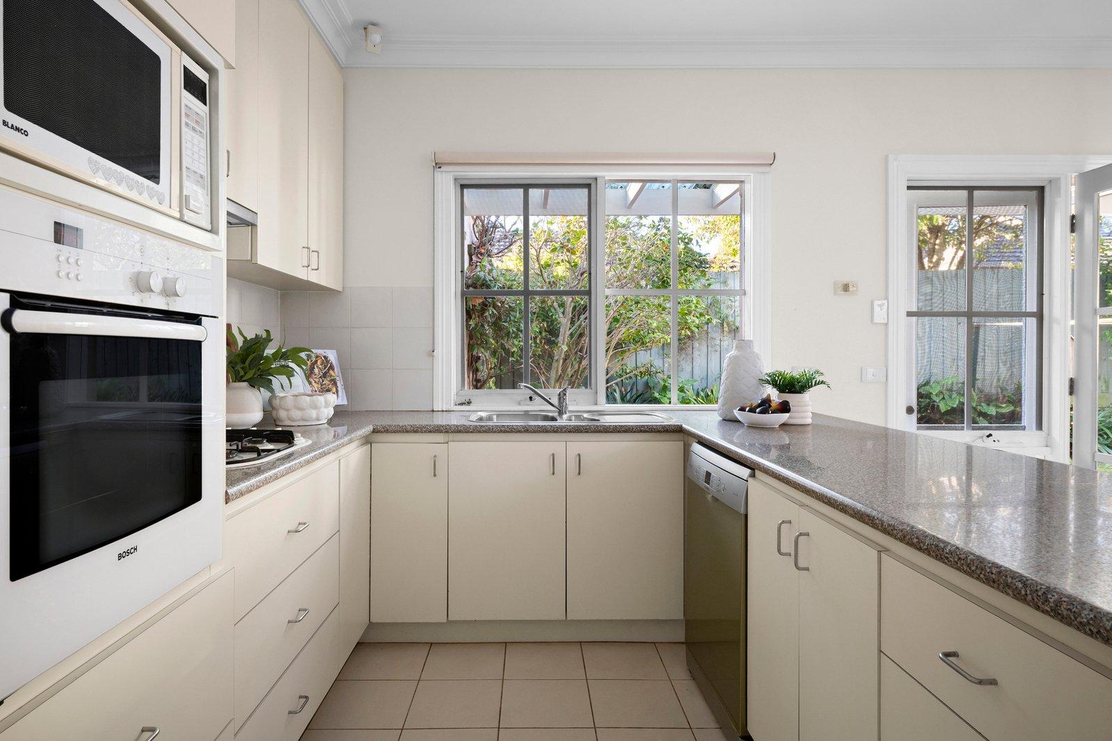 1/33-35 Iris Road, Glen Iris, 3146