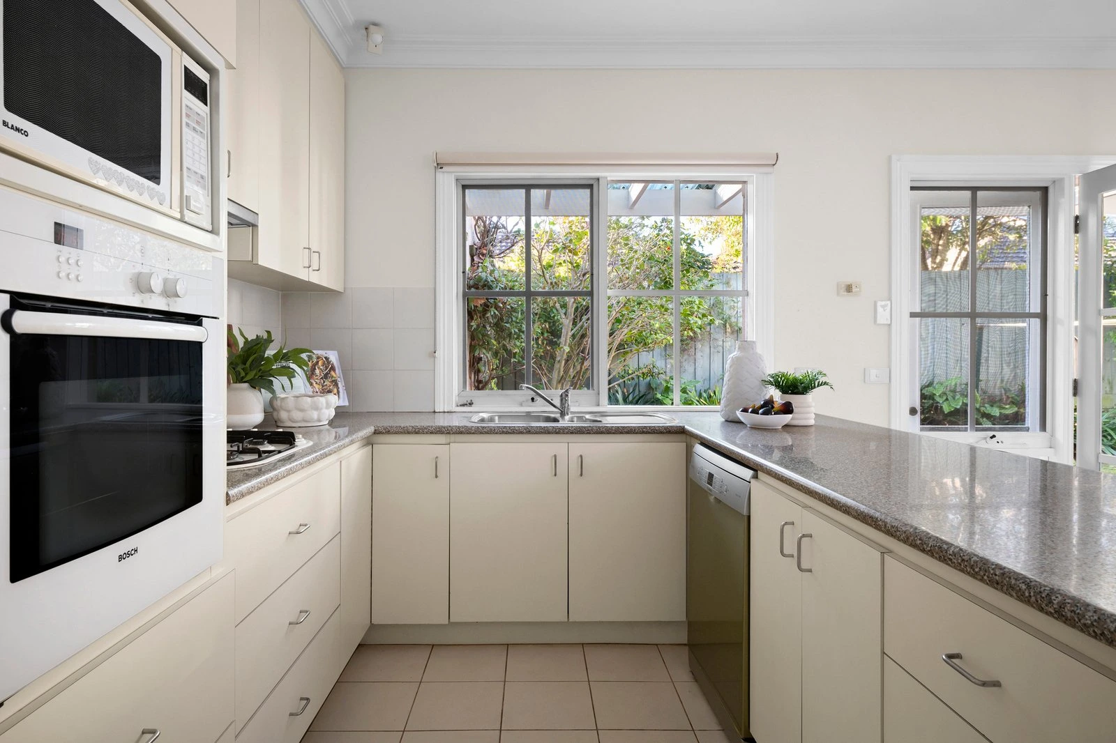 1/33-35 Iris Road, Glen Iris, 3146