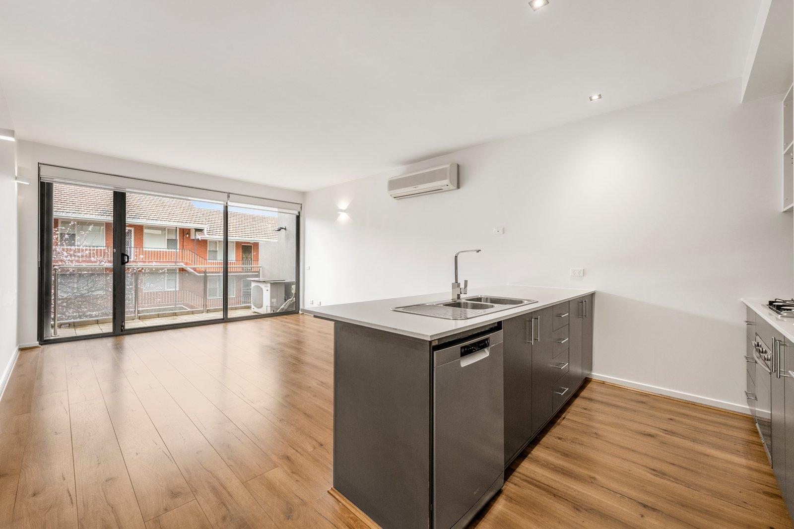 13/561 Glenferrie Road, Hawthorn, Vic