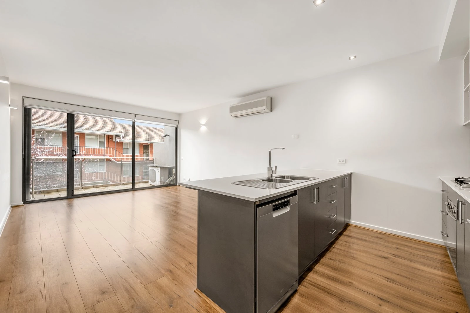 13/561 Glenferrie Road, Hawthorn, Vic