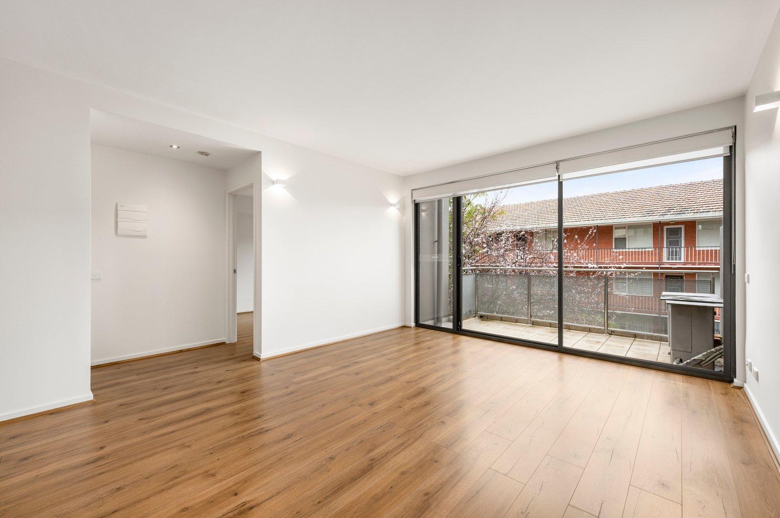 13/561 Glenferrie Road, Hawthorn, Vic
