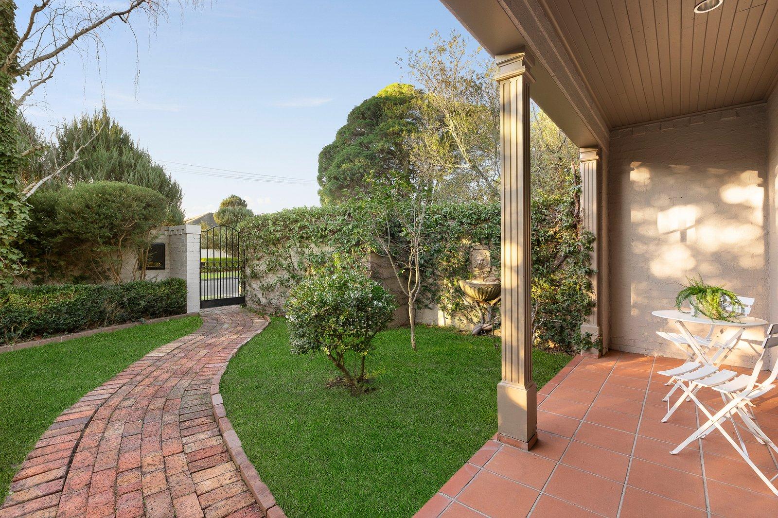 1/4 Tyndall Street, Surrey Hills, 3127