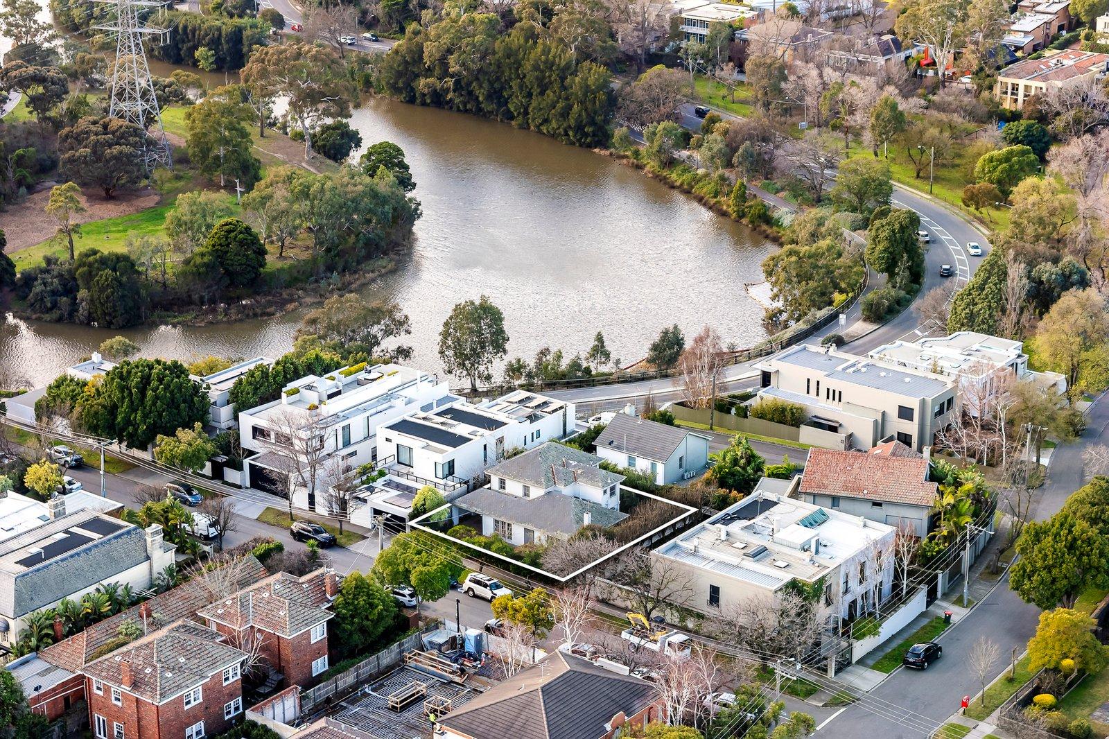 14 Vista Grove, Toorak, 3142
