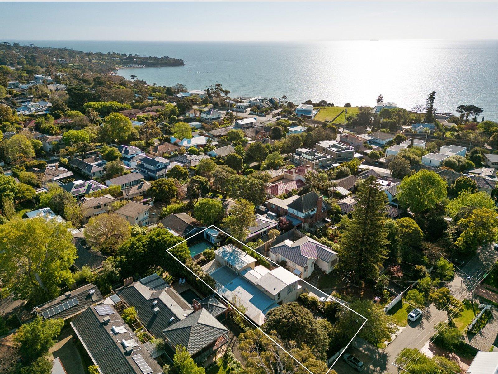 14 Bruarong Crescent, Frankston South, 3199