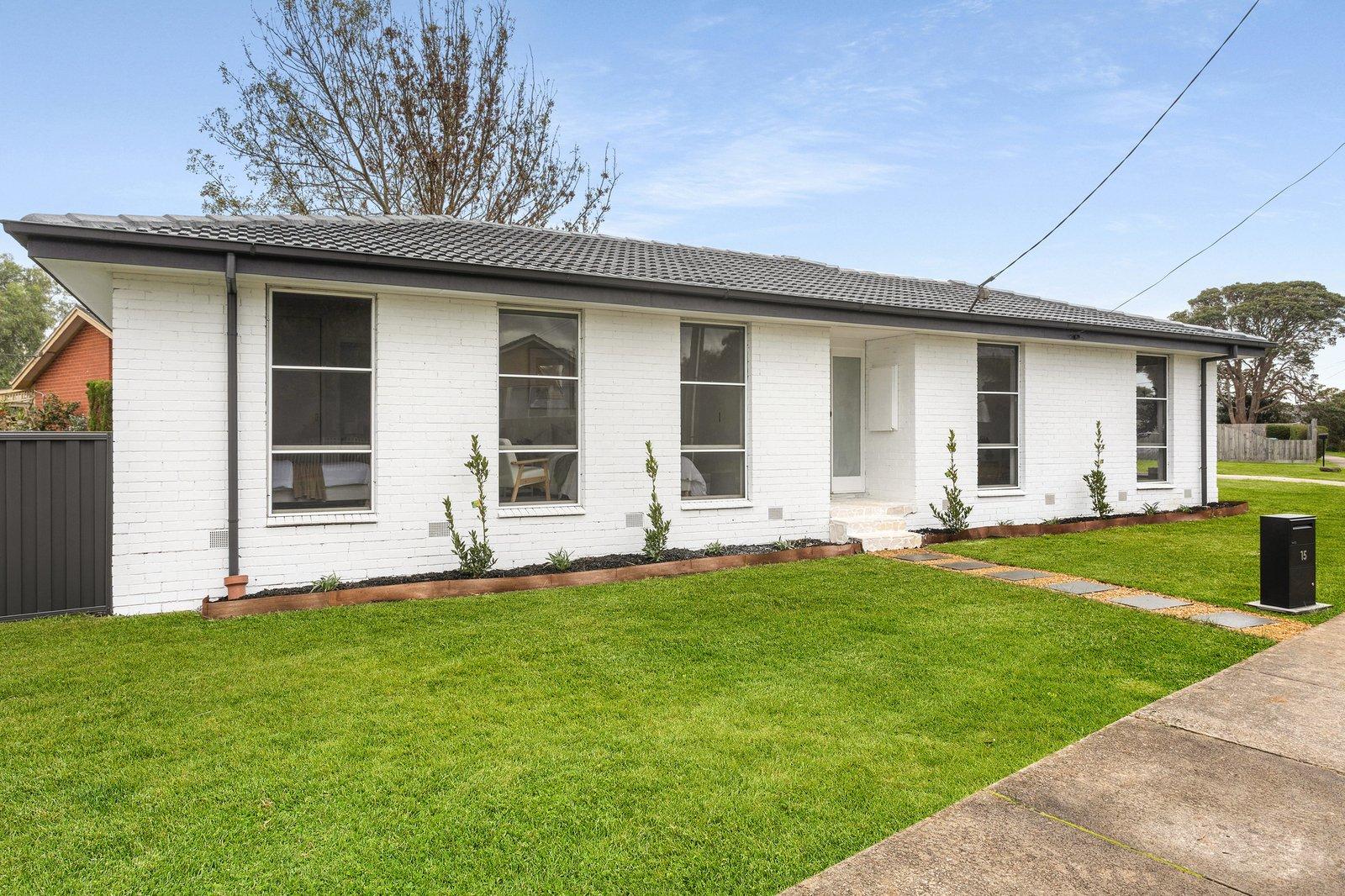 15 Robertson Drive, Mornington, 3931