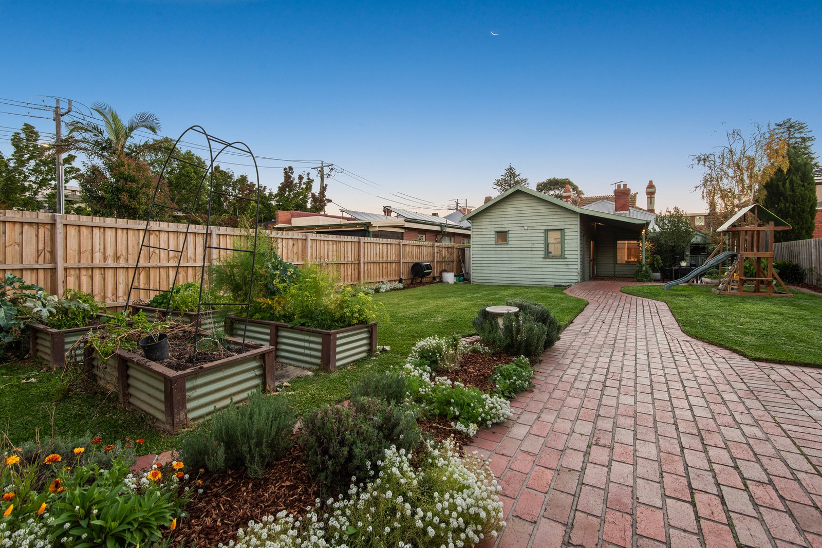 16 Tooronga Road, Malvern East, 3145