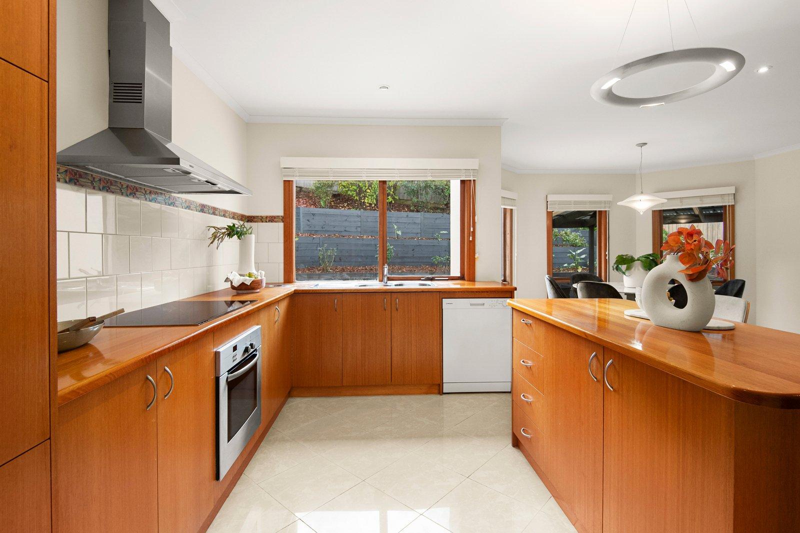 16 Castlebar Way, Templestowe, 3106