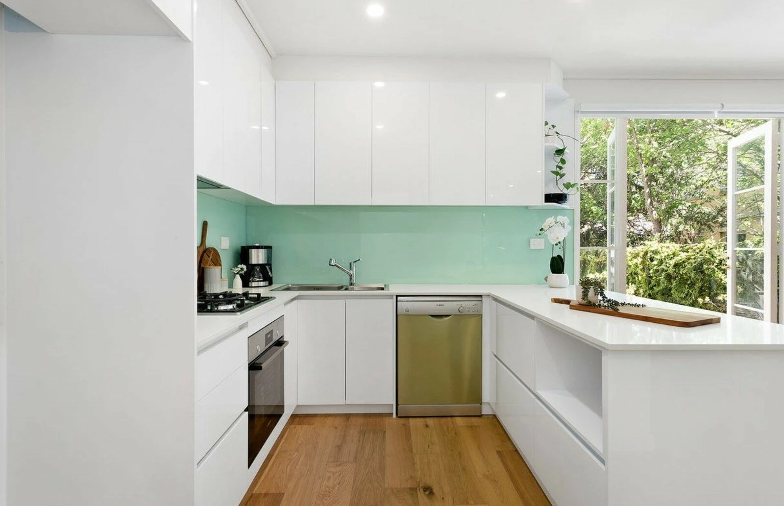 16 Cromwell Place, South Yarra, 3141