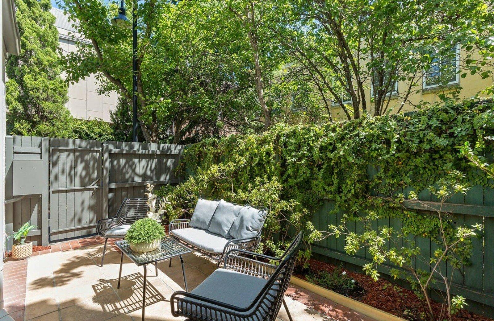 16 Cromwell Place, South Yarra, 3141