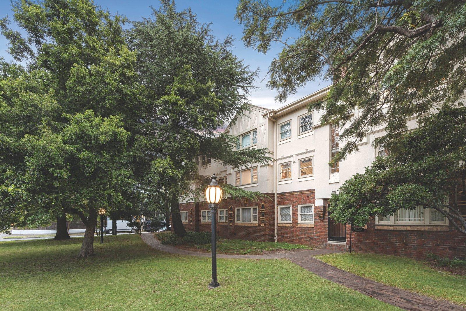 17/33 Queens Road, Melbourne, 3004