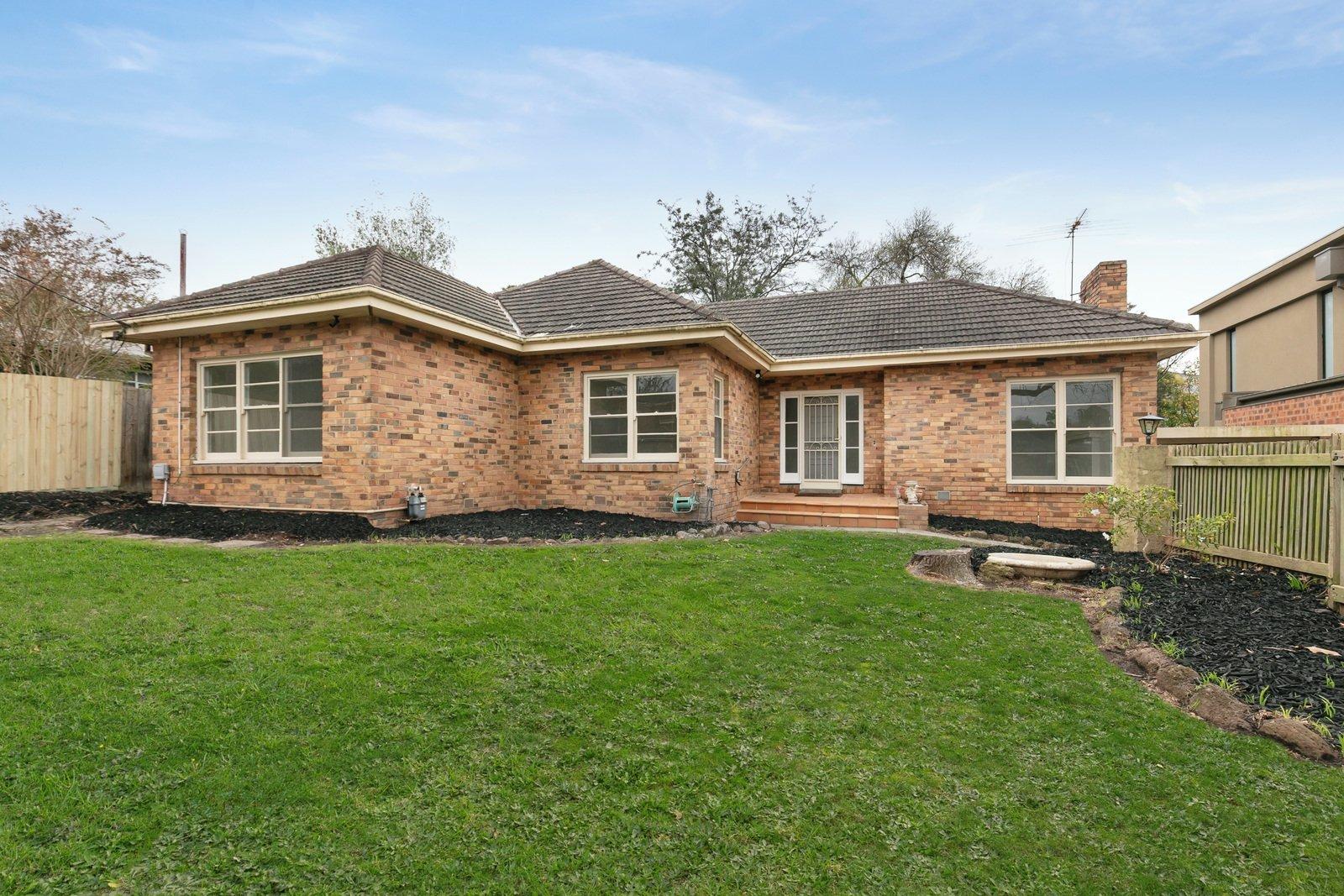 18 Bernborough Avenue, Balwyn, 3103